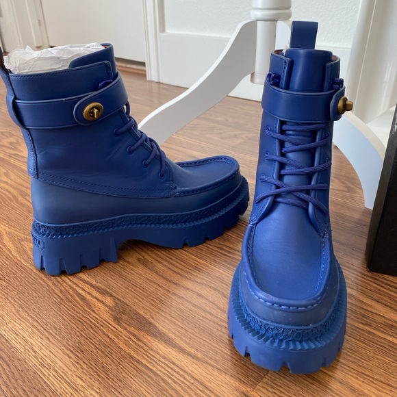 Coach Leather Lug Style Boots with Gold Turnlock Closure in Sapphire Blue 6 - Picture 3 of 11